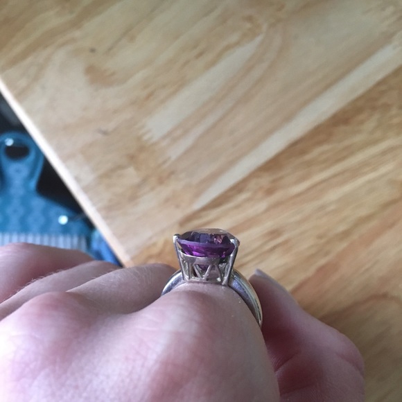 Sterling silver w/ purple stone ring - Picture 8 of 8